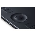 Vista superior de la Wacom Intuos Pro M South tableta digitalizadora en negro, mide 224 x 148 mm y cuenta con 5080 líneas por pulgada, SKU PTH-660-S