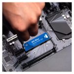 Disco duro Western Digital modelo Blue SN5000 de 500 GB, estándar M.2 PCI Express 4.0 con tecnología NVMe y memoria 3D TLC NAND. SKU: WDS500G4B0E