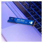 Disco duro Western Digital modelo Blue SN5000 de 500 GB, estándar M.2 PCI Express 4.0 con tecnología NVMe y memoria 3D TLC NAND. SKU: WDS500G4B0E