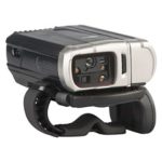 Imagen del Zebra lector de código de barras portátil 2D en color gris, modelo RS60B0-SRSTWR, ideal para TPV y movilidad profesional