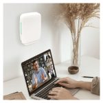 Vista del Zyxel Multy M1, un router inalámbrico blanco con Gigabit Ethernet, doble banda 2,4 GHz y 5 GHz. SKU: WSM20-EU0101F.